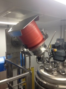 Easy emptying - CurTec drum on UNITHER’s new lift with tumbler